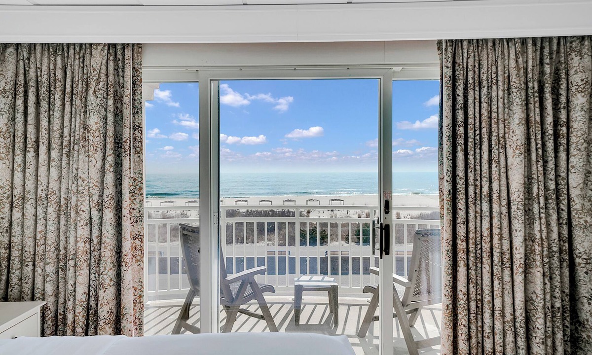 Cape May Hotel | Montreal Beach Resort