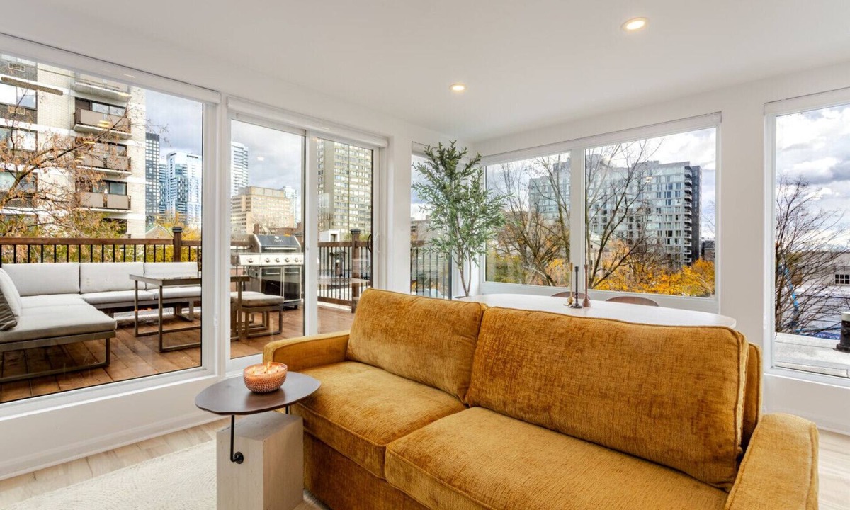 Shaughnessy Village Apartment | Montréal Downtown Haven | Walk to All Attractions