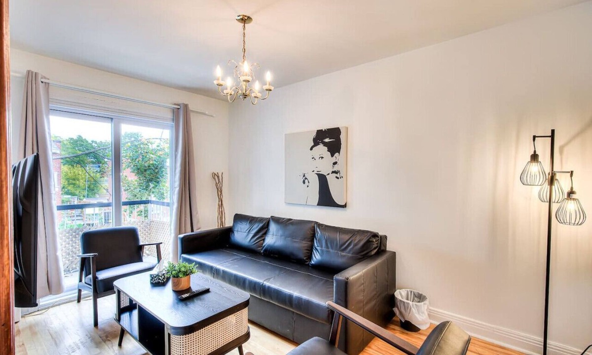 Longue-Pointe Apartment | Montreal Traveler`s Home! Vintage & Value 2BR apt!