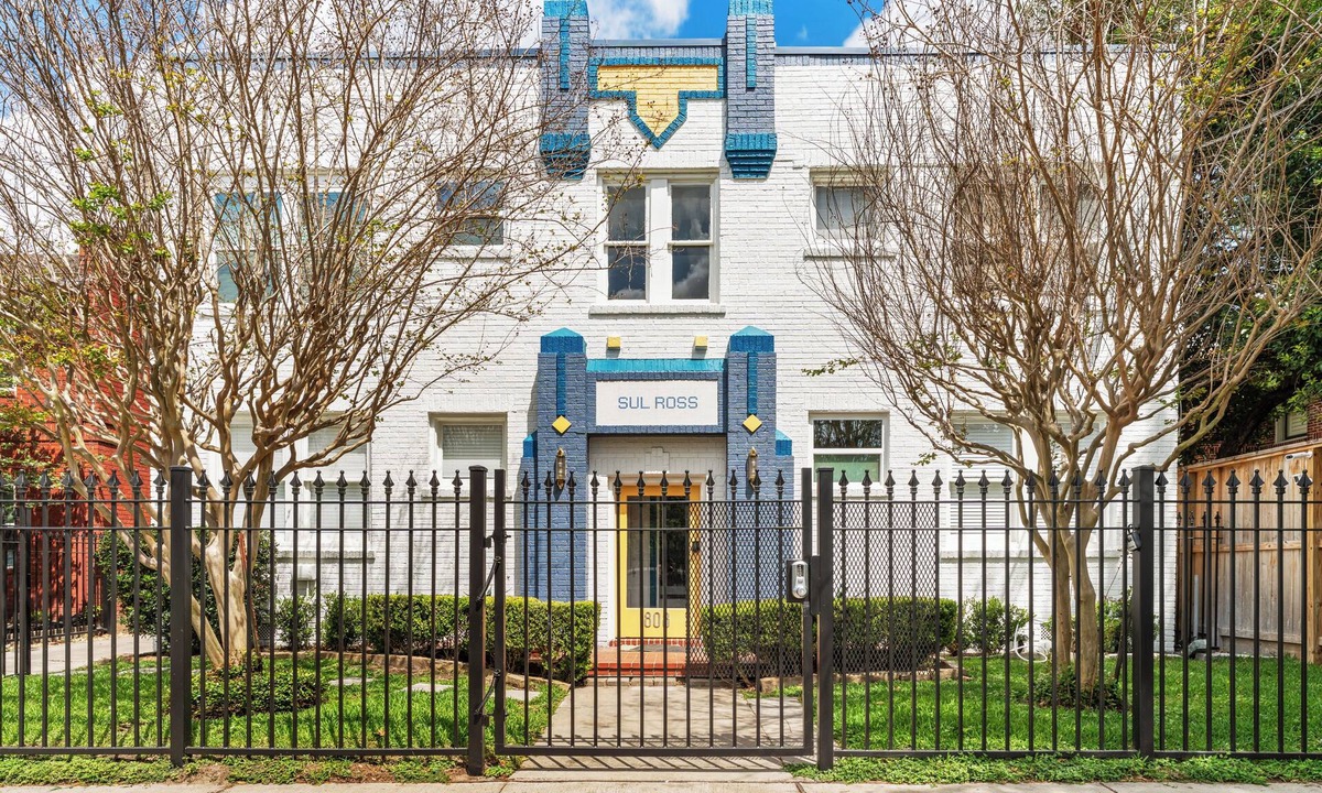 Neartown Apartment | Montrose 1BR Hideout Fireplace + Parking