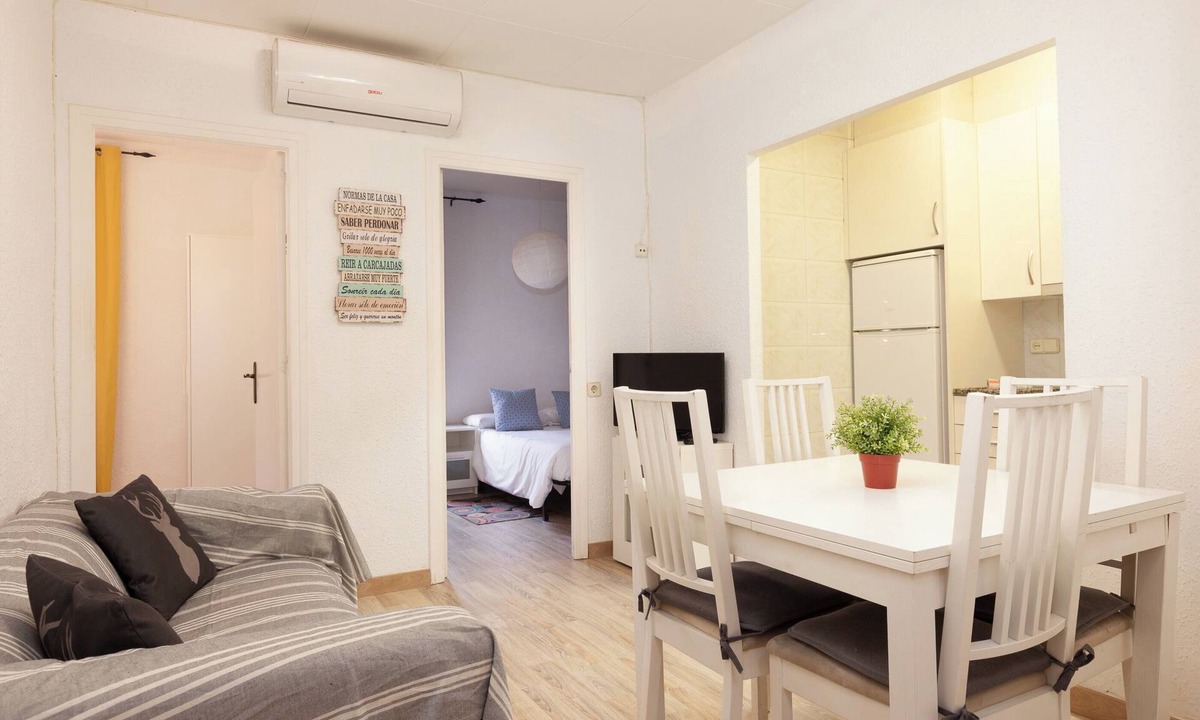 El Fort Pienc Apartment | Monumental - Three Bedroom Apartment, Sleeps 4