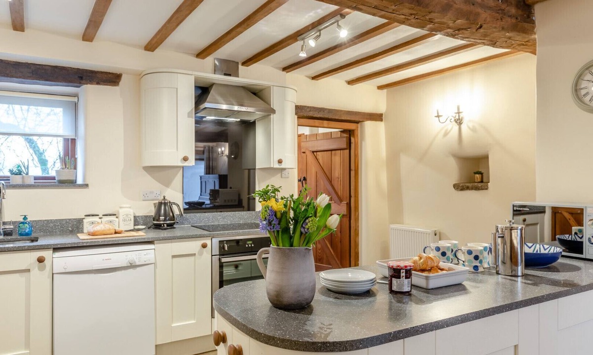 Monyash House | Monyash Barn - Four Bedroom House, Sleeps 8