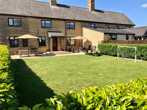 Castle Bytham House | Moo Cow Cottage Self Catering