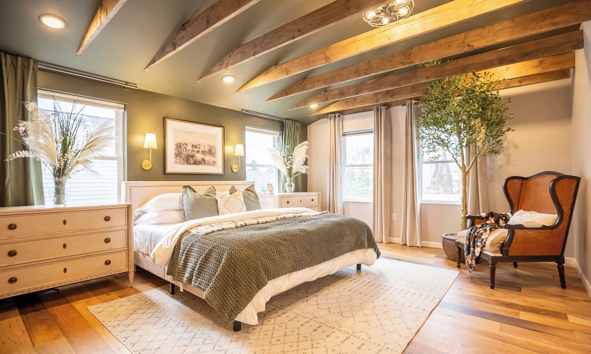Mount Lebanon House | Moody Dream Stay - King + Garage + Netflix