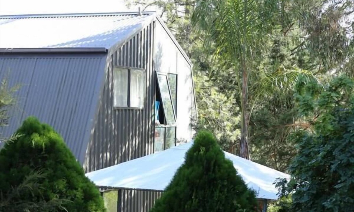 Diamond Creek Apartment | Moon House