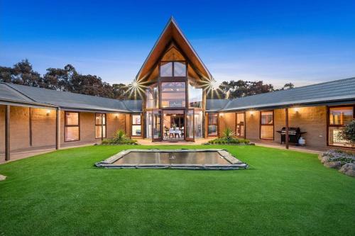 Whittlesea House | Moon light Retreat