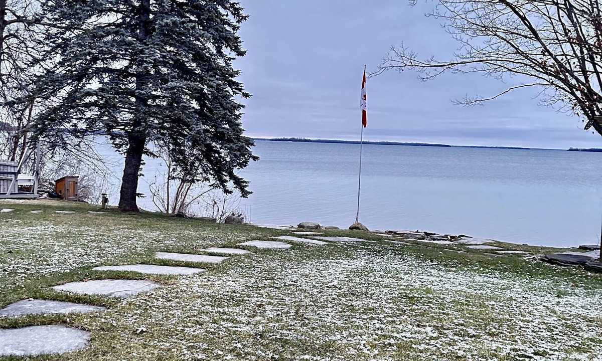 Orillia Cottage | Moon Point Simcoe Lakefront Cottage