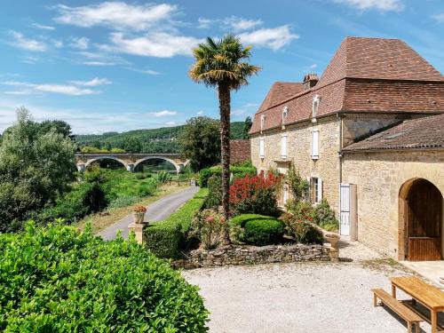 Castels Villa | Moon River Grande Maison