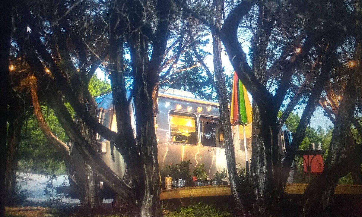 Leander House | "Moonbeam " the Airstream on Round Mountain Ranch