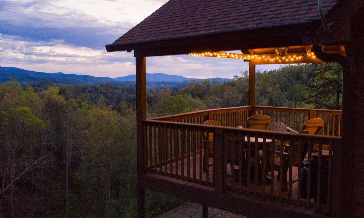 Pittman Center Cabin | Moonbeams & Star Dreams Luxury 3 Bedroom Cabin With Spectacular Mountain View