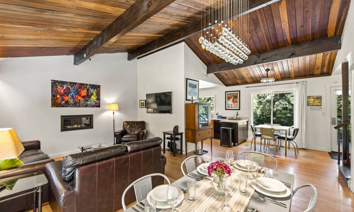 Northwood House | Moondance - Contemporary Riverfront Home