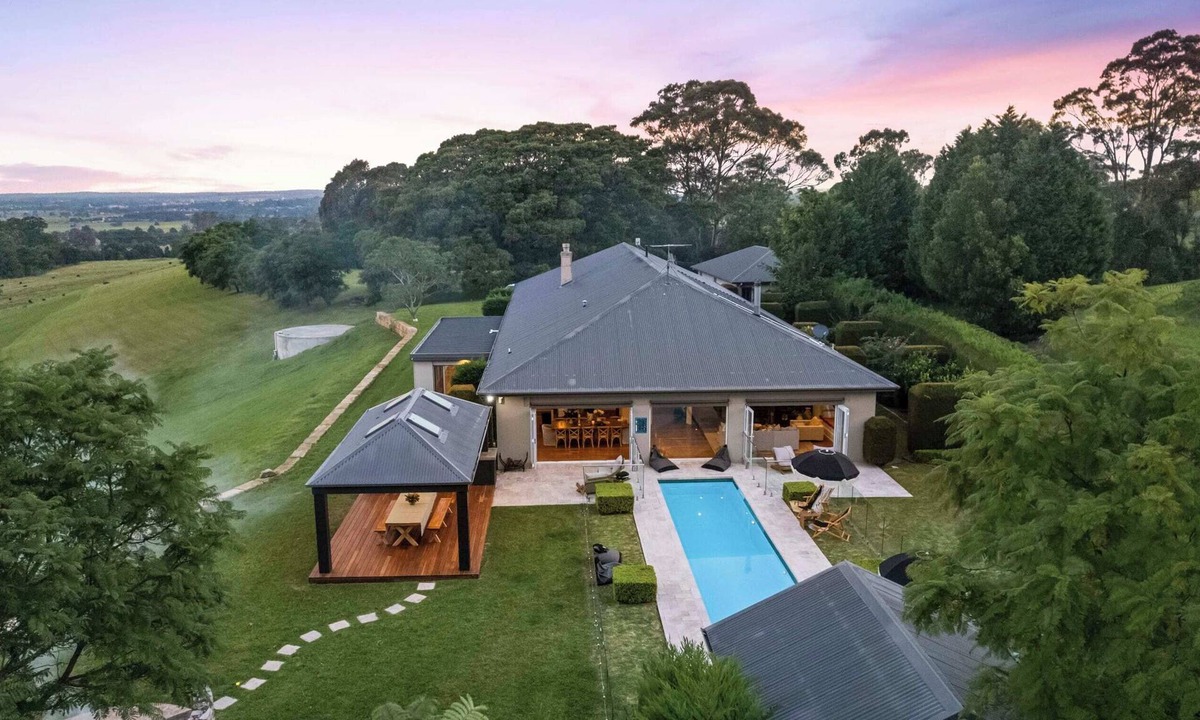 Meroo Meadow House | 'Moondance' - Luxurious Hillside Retreat