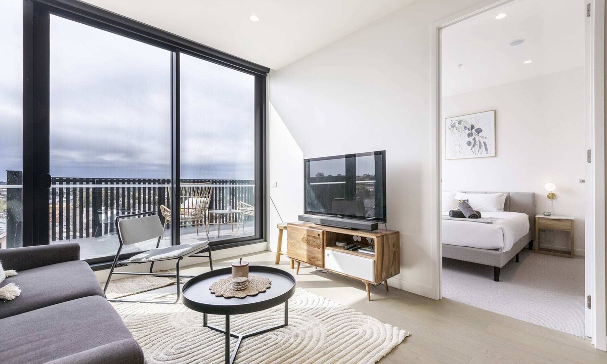 Moonee Ponds Apartment | Moonee Valley Park with parking