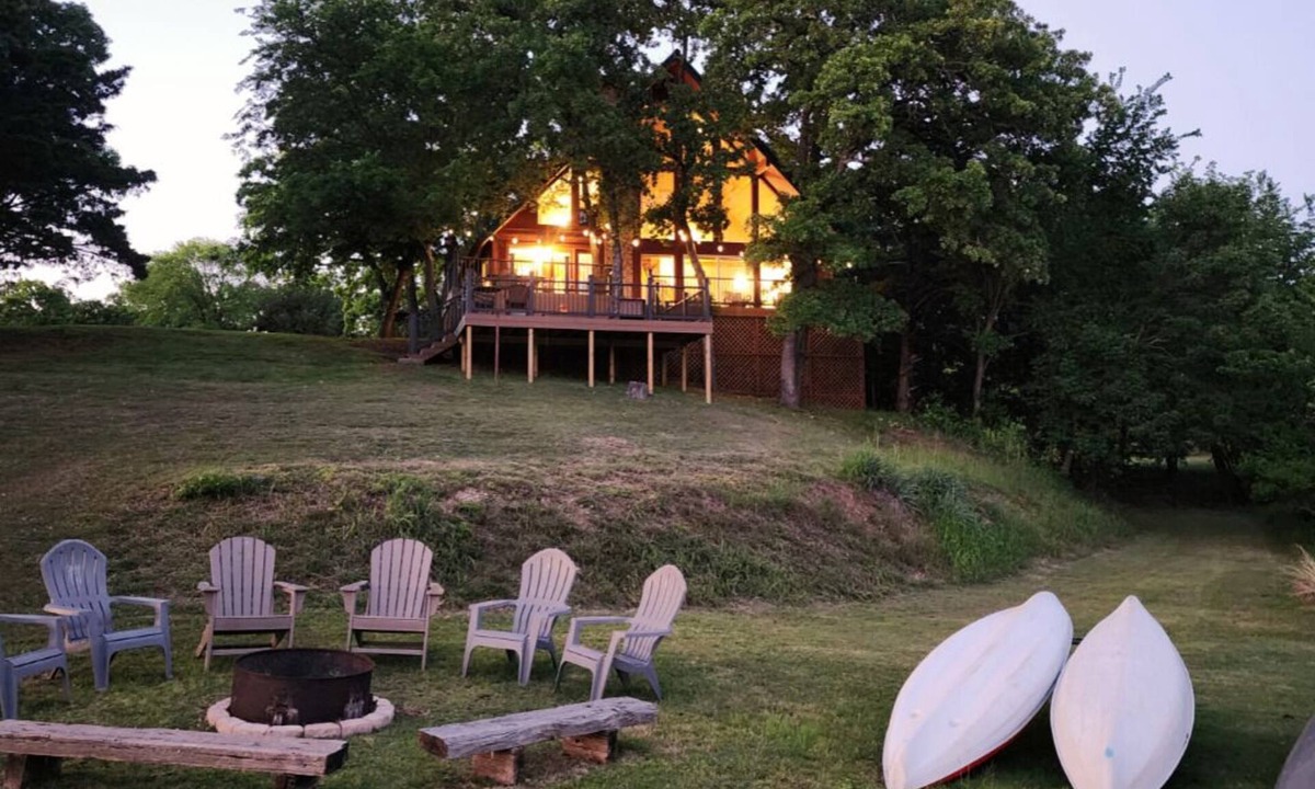 Sulphur House | Moonlight Bay Cabin with Private Lake Access in Arbuckle Area. Pet friendly.