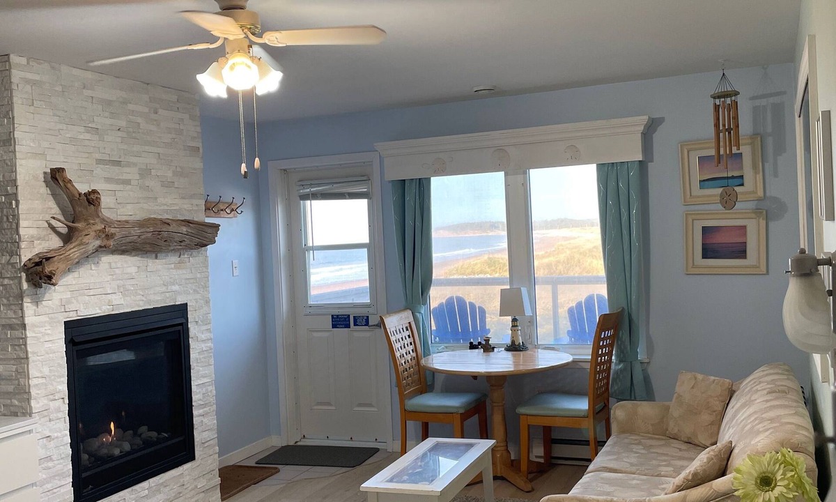 East Lawrencetown House | Moonlight Beach Suites