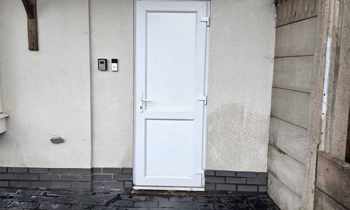 Cradley Apartment | Moonlight Ensuite