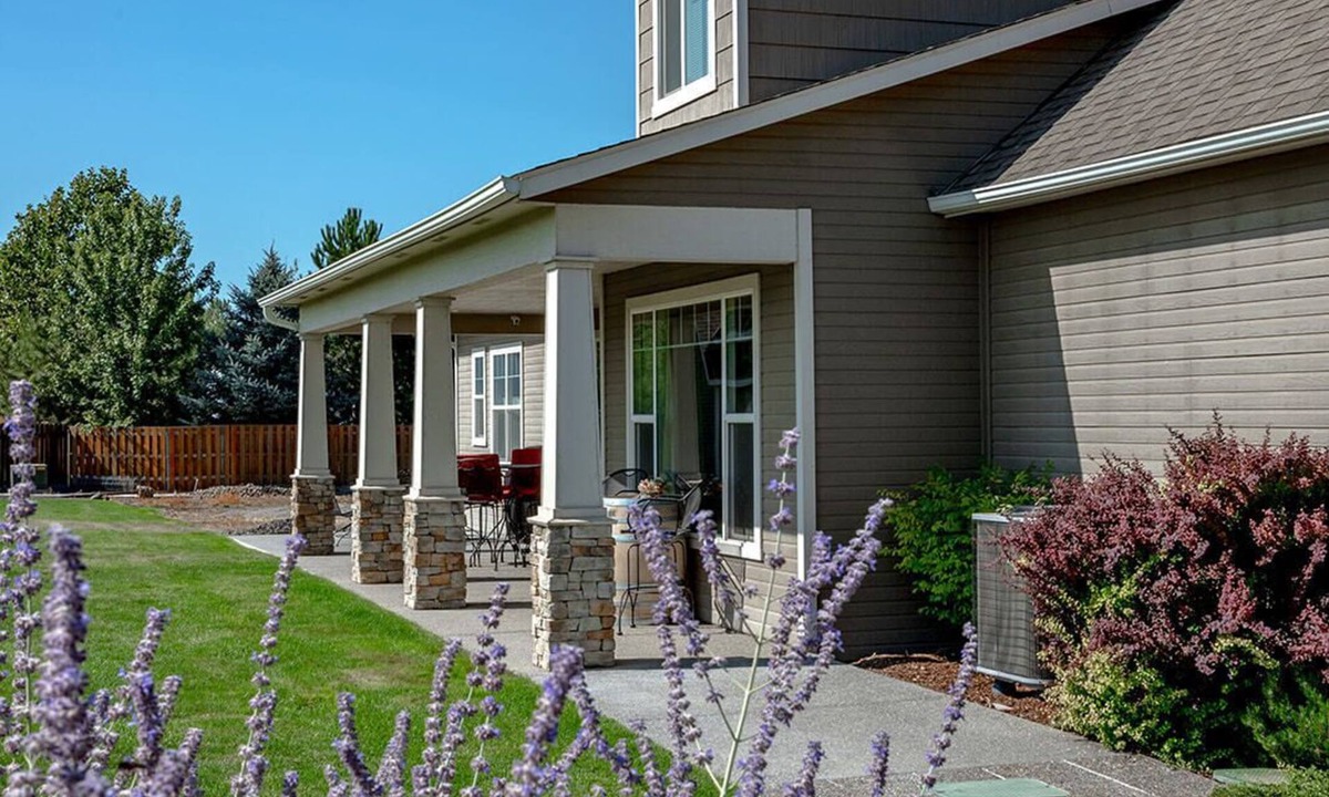 Walla Walla House | Moonlight Manor - beautiful home on 2.3 acres with vineyard view & private pool.