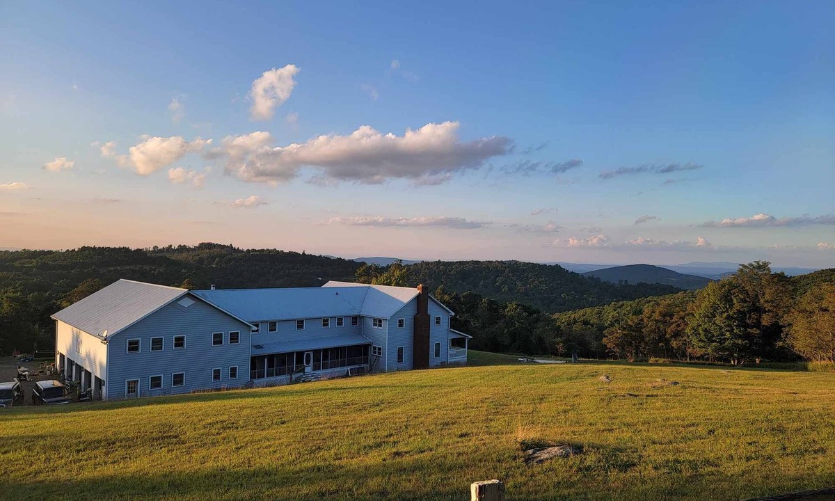 Burks Fork Bed & Breakfast | Moonlight Manor Bed and Breakfast