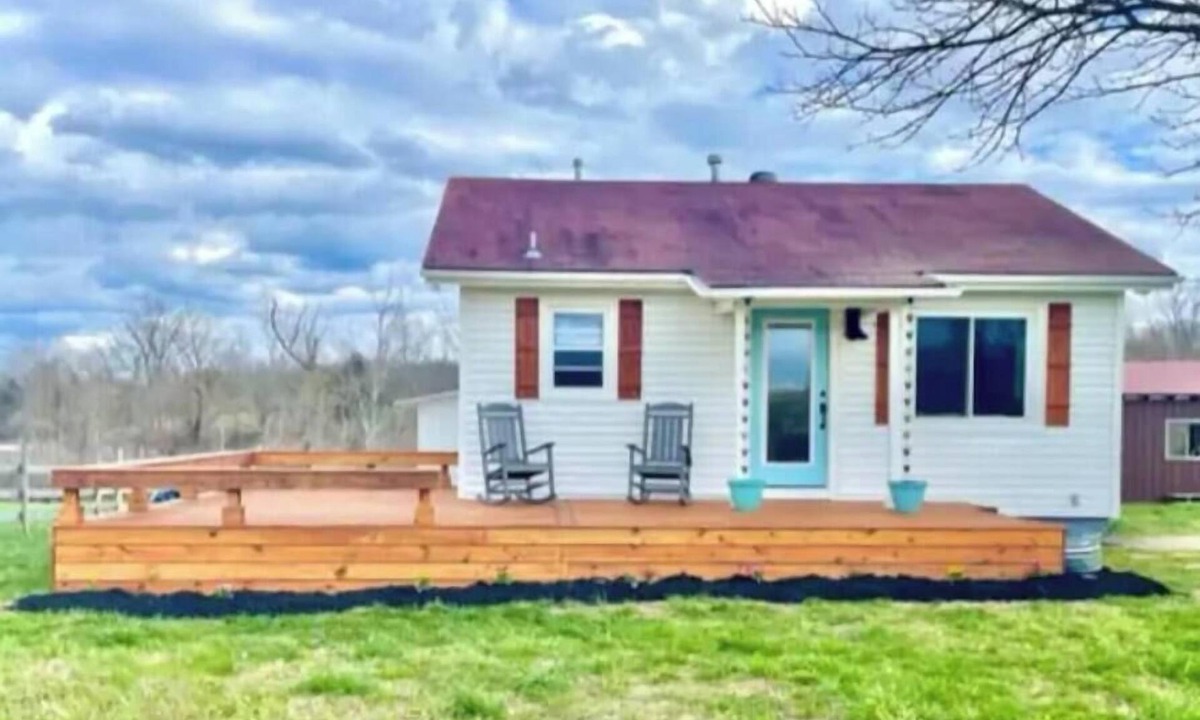 Springdale House | Moonlight on the White- Fayetteville river cabin