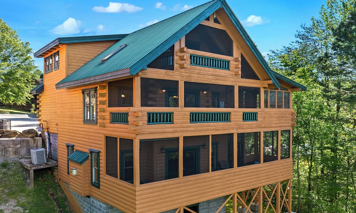 Sevierville Cabin | Moonlight Pines Lodge- 4bdrm, Pool Table, Mountain View