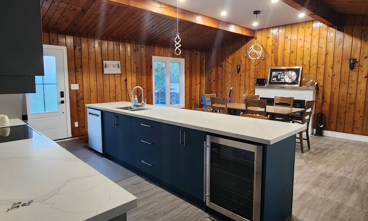 Woodville Cottage | Moonlight Retreat on Beautiful Lake Scugog