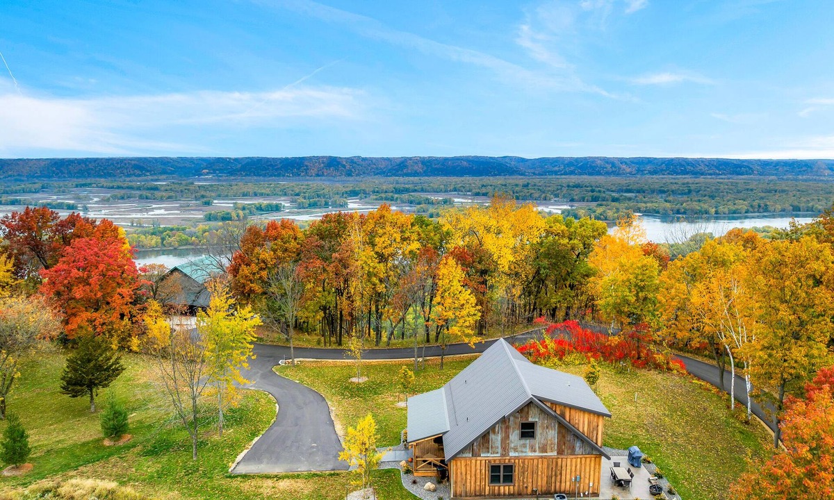 De Soto Cabin | Moonlight Ridge Sleeps 6 HOT TUB