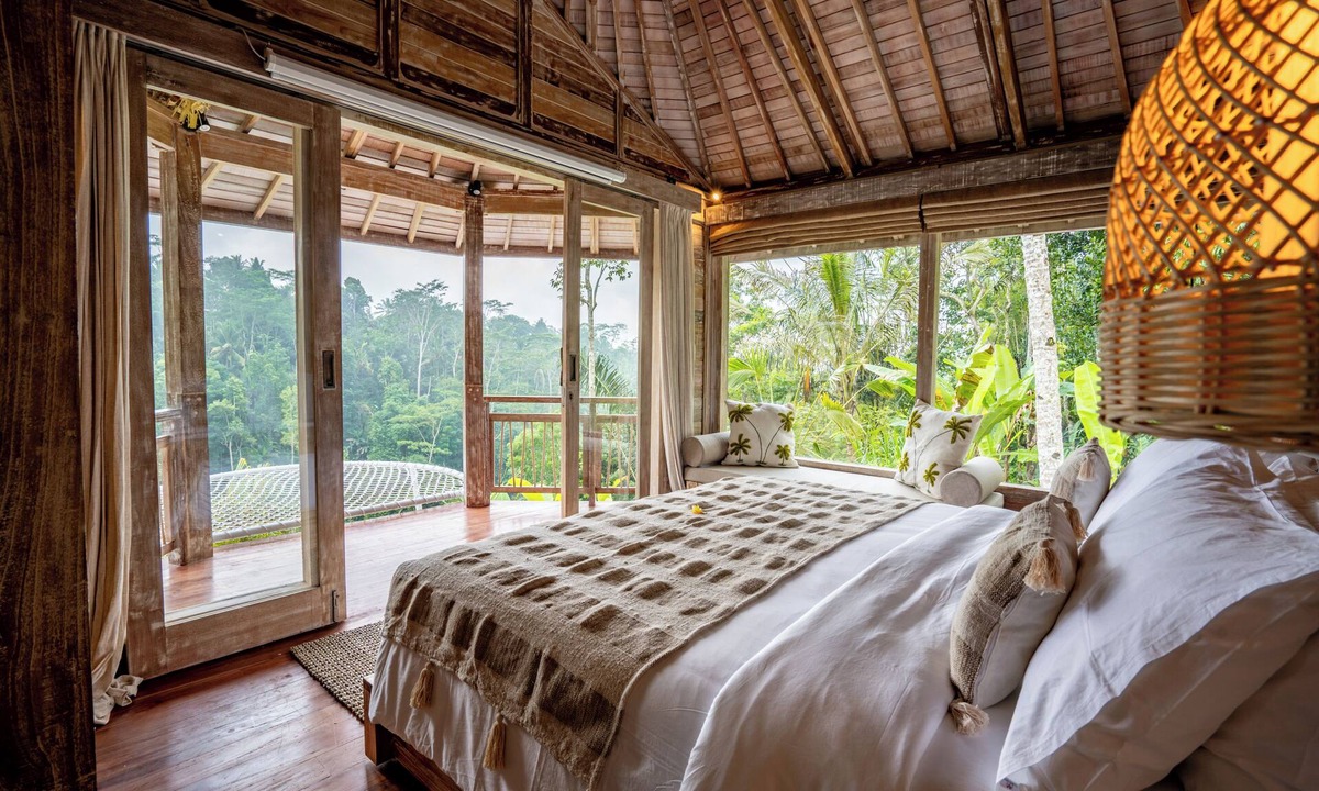 Melayang Cabin | Moonlit Jungle