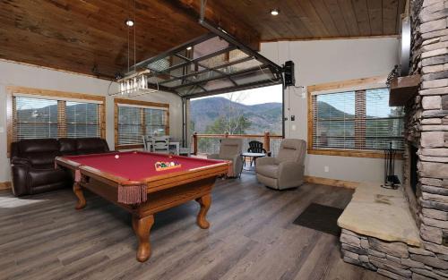 Sevierville Villa | Moonlit Lodge