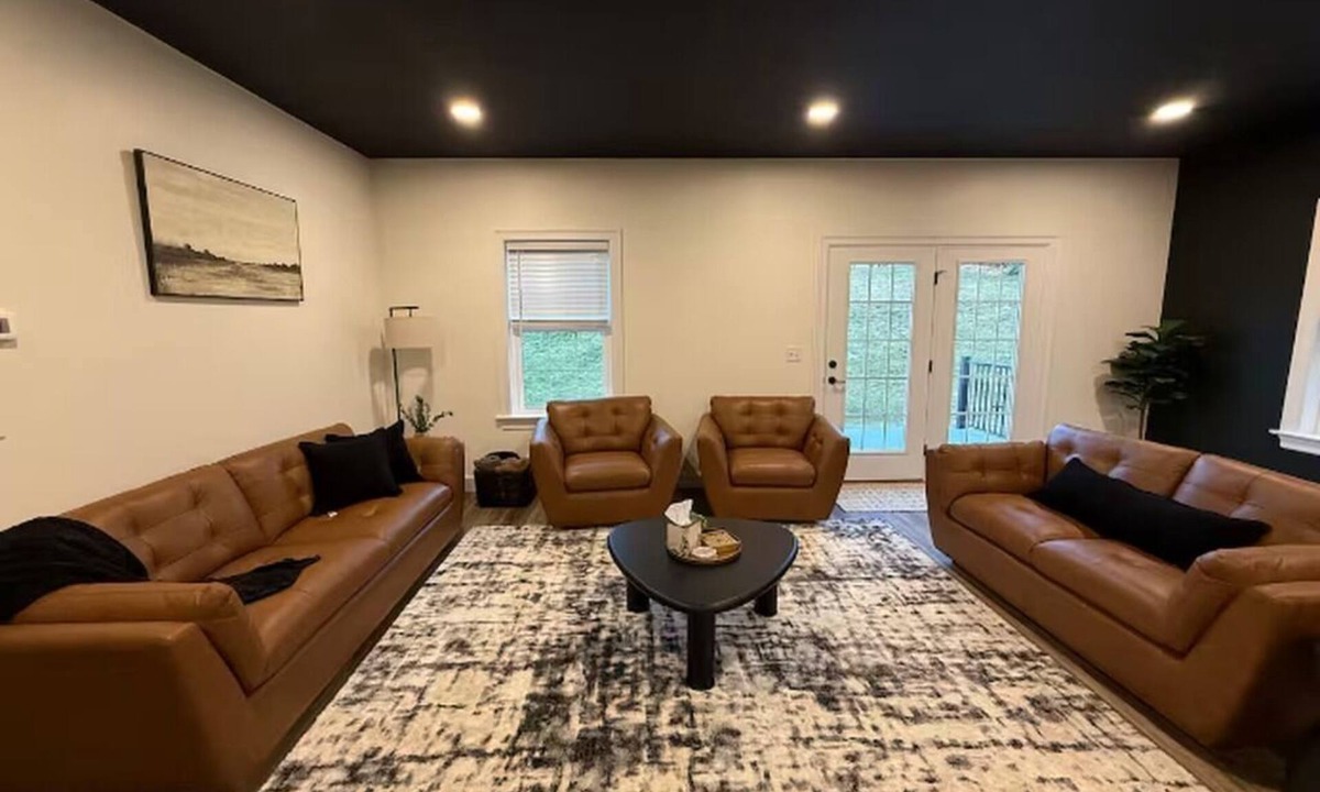 Mount Aetna Apartment | Moonlit Oasis