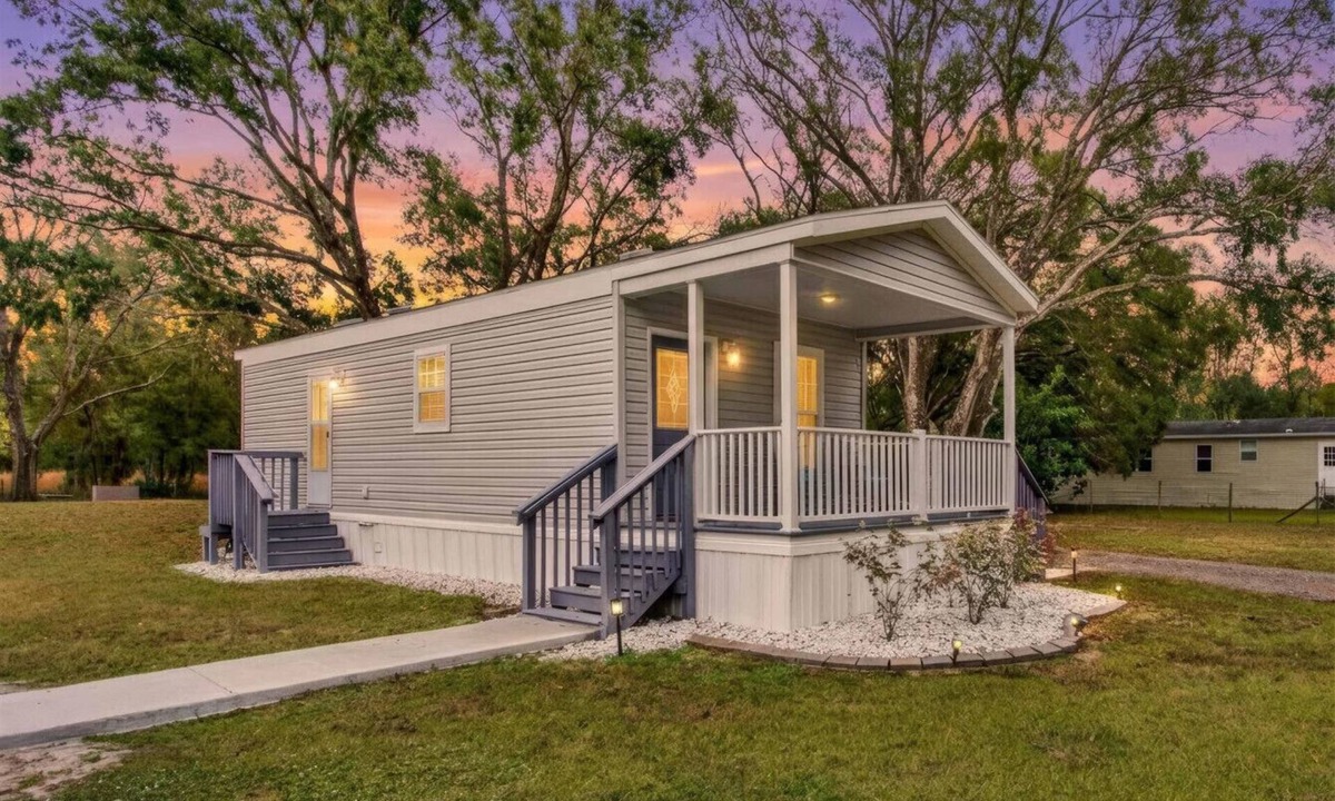 Wesley Chapel House | Moonlit Tiny Escape Hot Tub, Hammock & Fire Pit