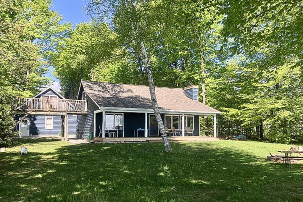 Suttons Bay House | Moonridge Cottage