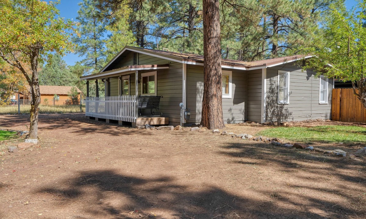 Pinetop-Lakeside Cabin | Moonridge Family Getaway w/Detached Casita, Wi-Fi, Fenced Yard & Dog-Friendly
