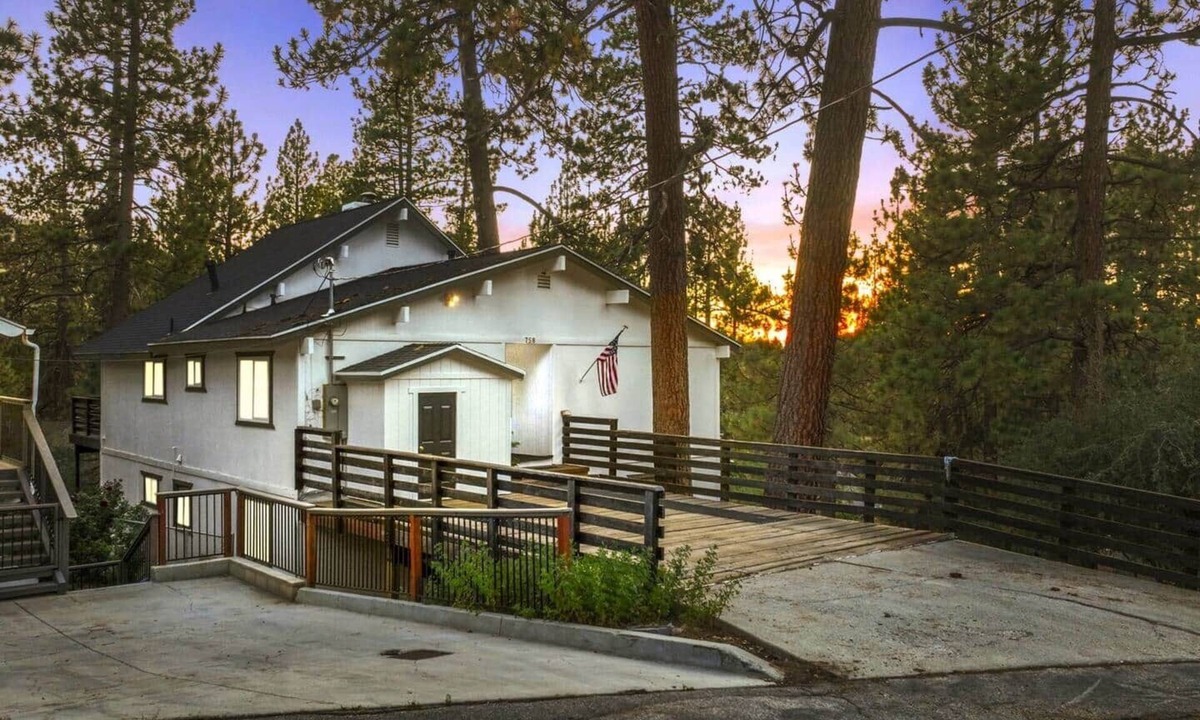 Moonridge Ski Chalet | Moonridge Ski&Zoo Chalet HotTub/4 BB/BBQ/Fire Pit