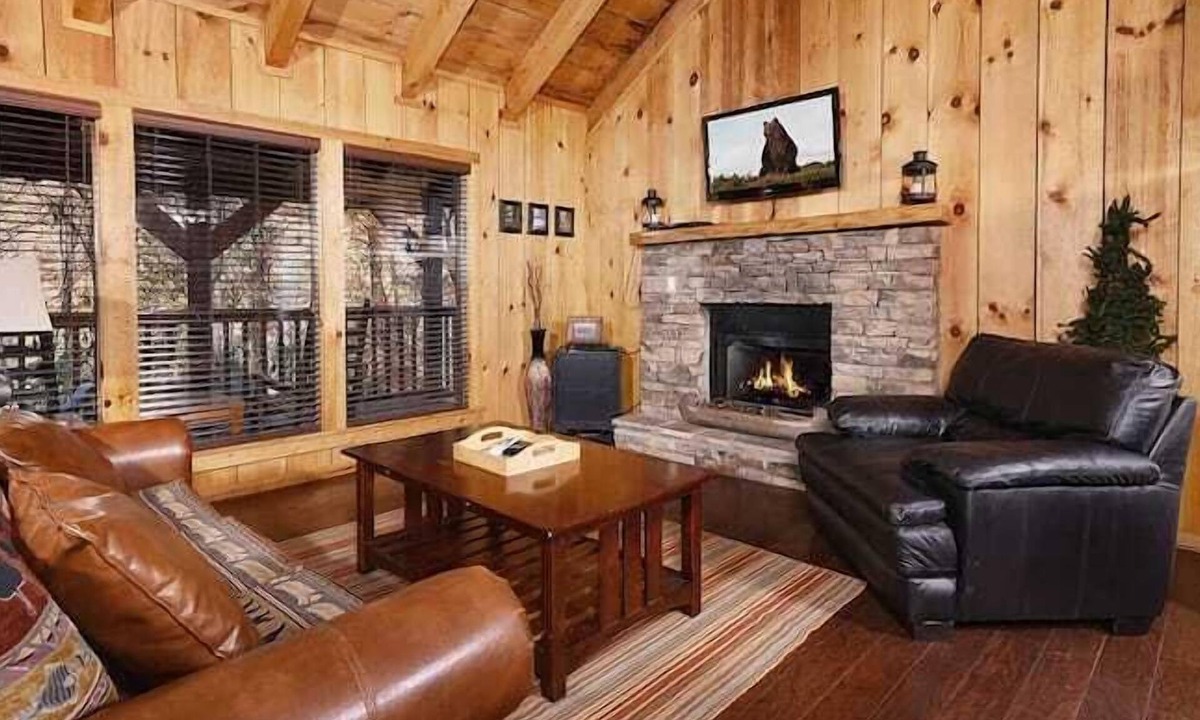 Gatlinburg - Pigeon Forge Cabin | Moonshine Holler