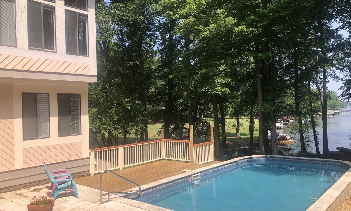 Eatonton House | MoonStar Lodge 2BD/2BA - Lake Oconee - Pool & Dock!
