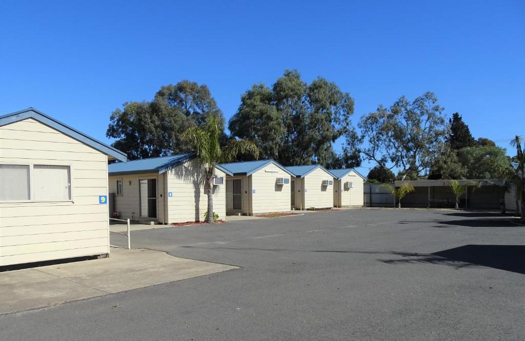 Moonta Bay House | Moonta Bay Cabins - Cabin 8
