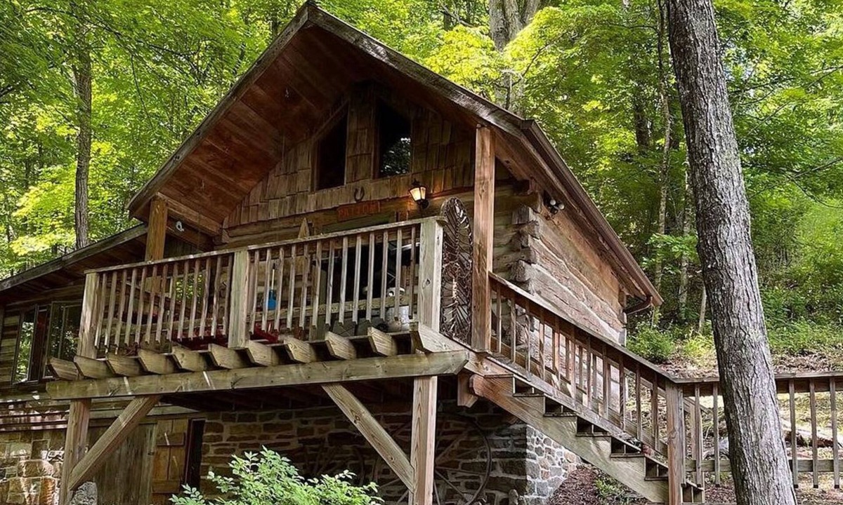 Marlinton Hotel | Moore House Inn & Cabins