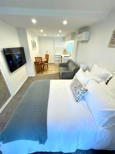 Cockle Bay House | Moores Studio Retreat