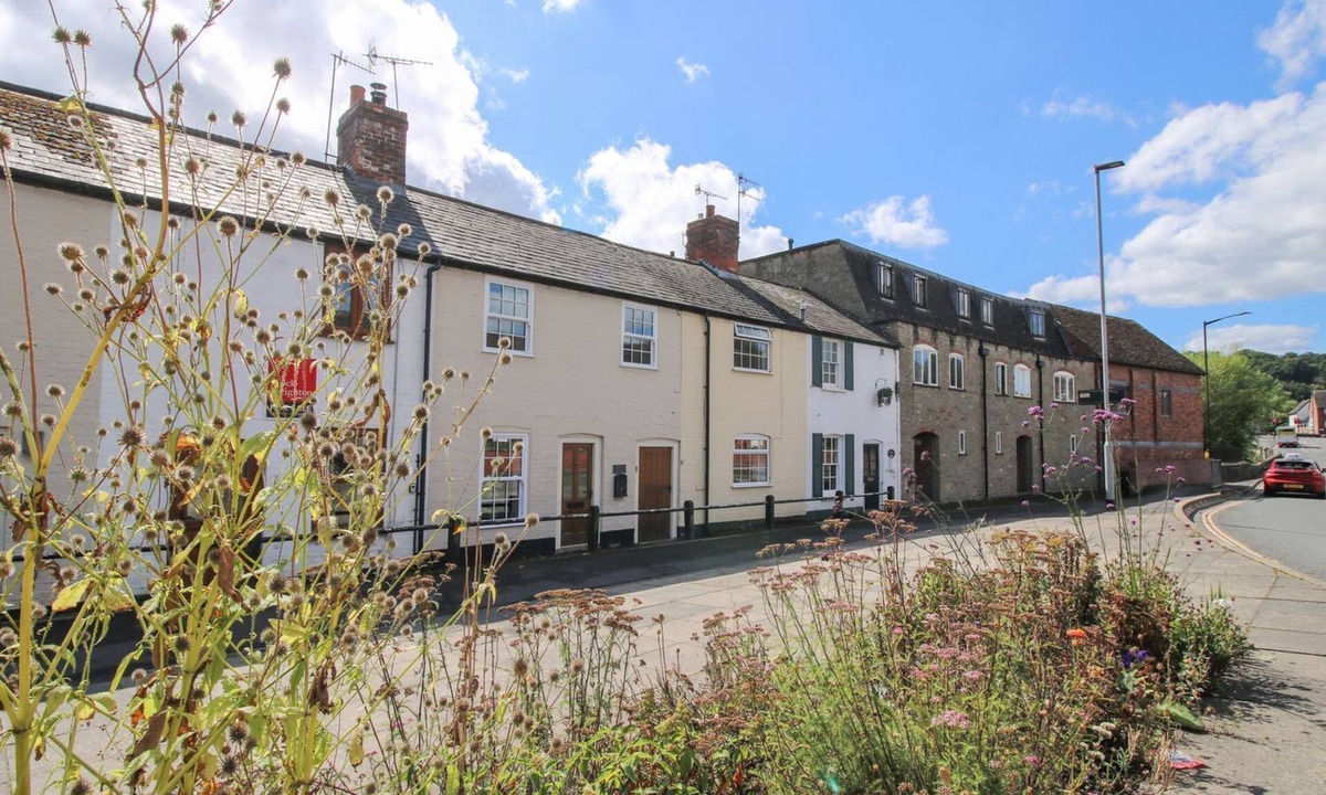 Ludwel Cottage | MOORHEN COTTAGE, with open fire in Ludlow