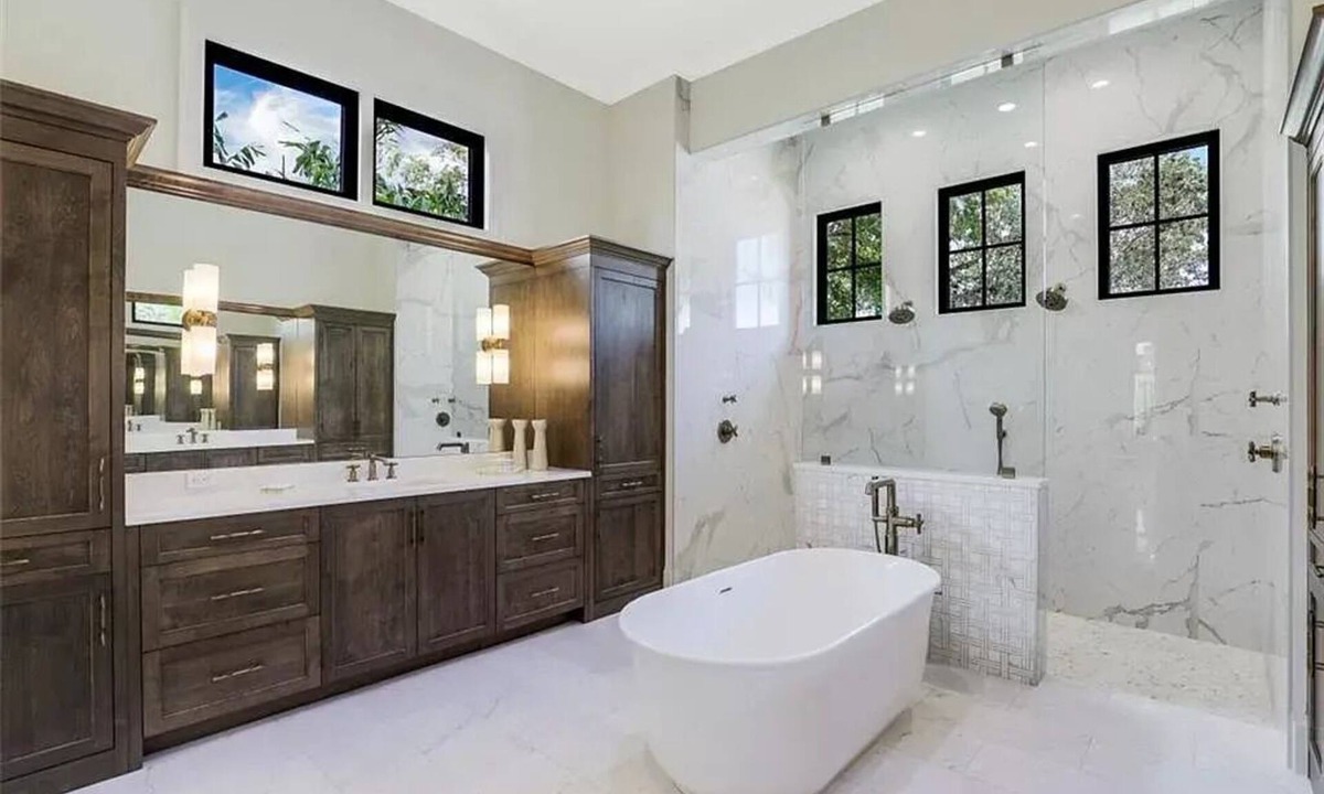 Moorings House | Moorings Rental w/4BR, 4.5 Bath & Pool