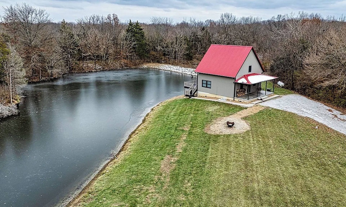 Sullivan Cabin | Moose Cabin - Secluded 12 Acre Cabin w/Fishing Pond near Lake Shelbyville
