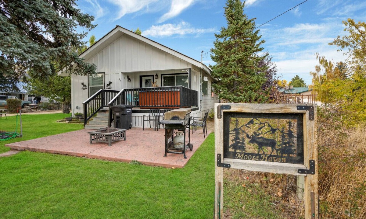 Garden City Apartment | Moose Haven | Pet Friendly, Hot Tub, Walk 2 Lake, Huge Yard, AC
