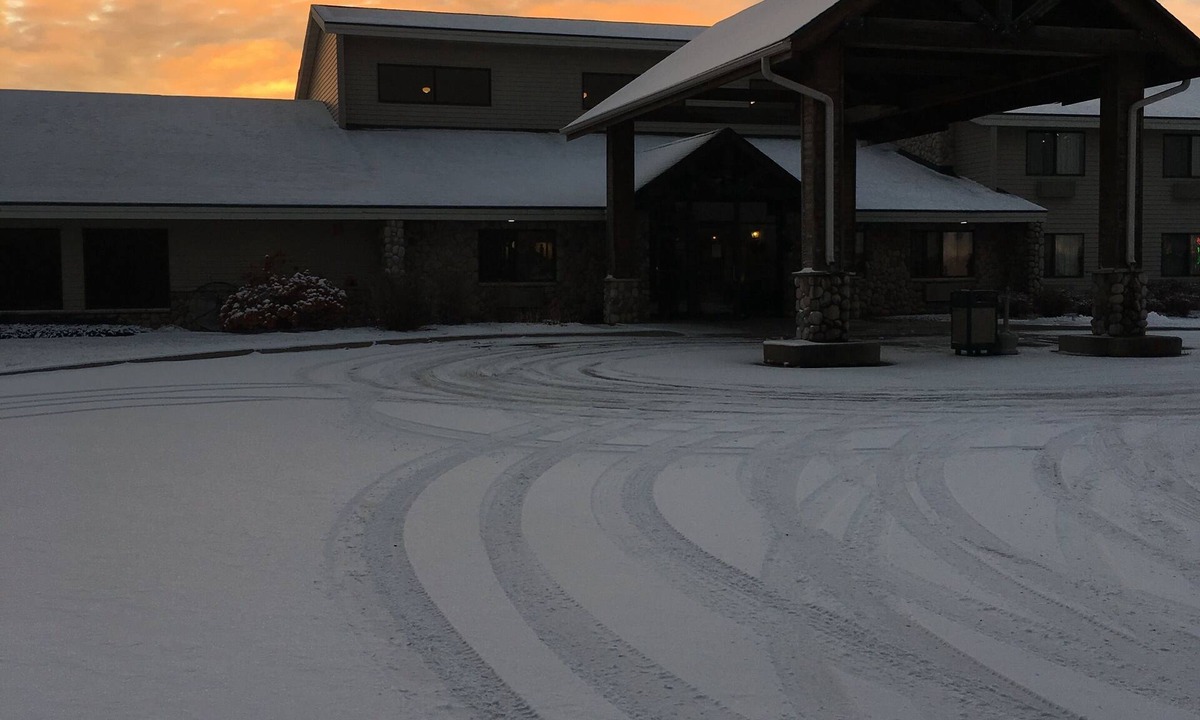 Moose Lake Hotel | Moose Lake Lodge & Suites
