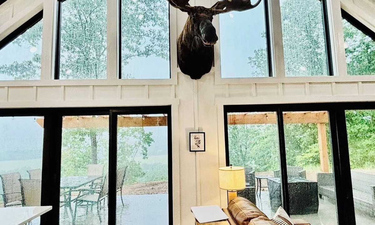 Steelville Cabin | Moose Lodge- 180 Acre Nature Retreat on Meramec