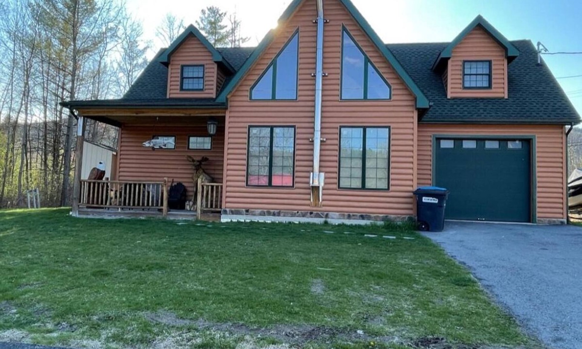 North Lake George House | Moose Lodge - Rustic and Cozy