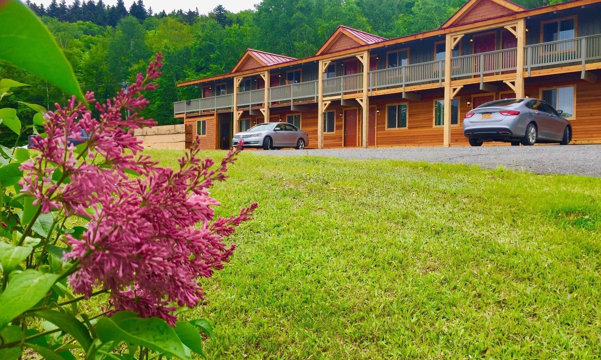 Greenville Junction Hotel | Moose Mountain inn