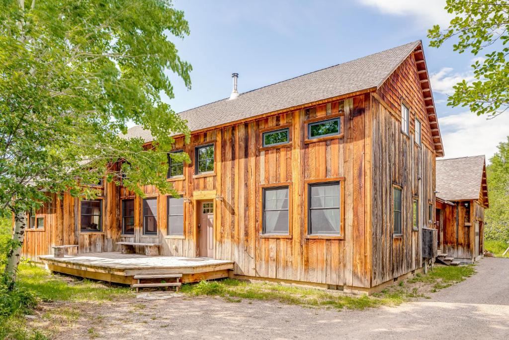 Victor House | Moose Trail Adventure Home