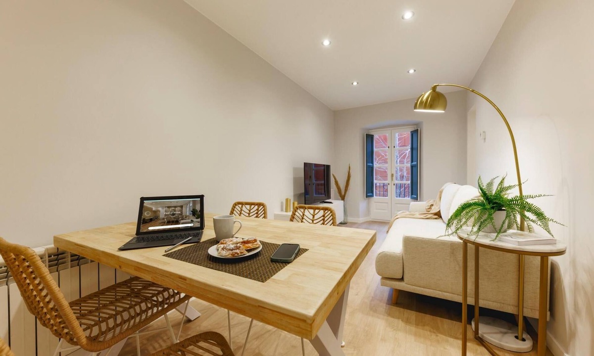 Old Town Apartment | Mora 4-1 - Holiday Apartment Rental in Girona | Bravissimo