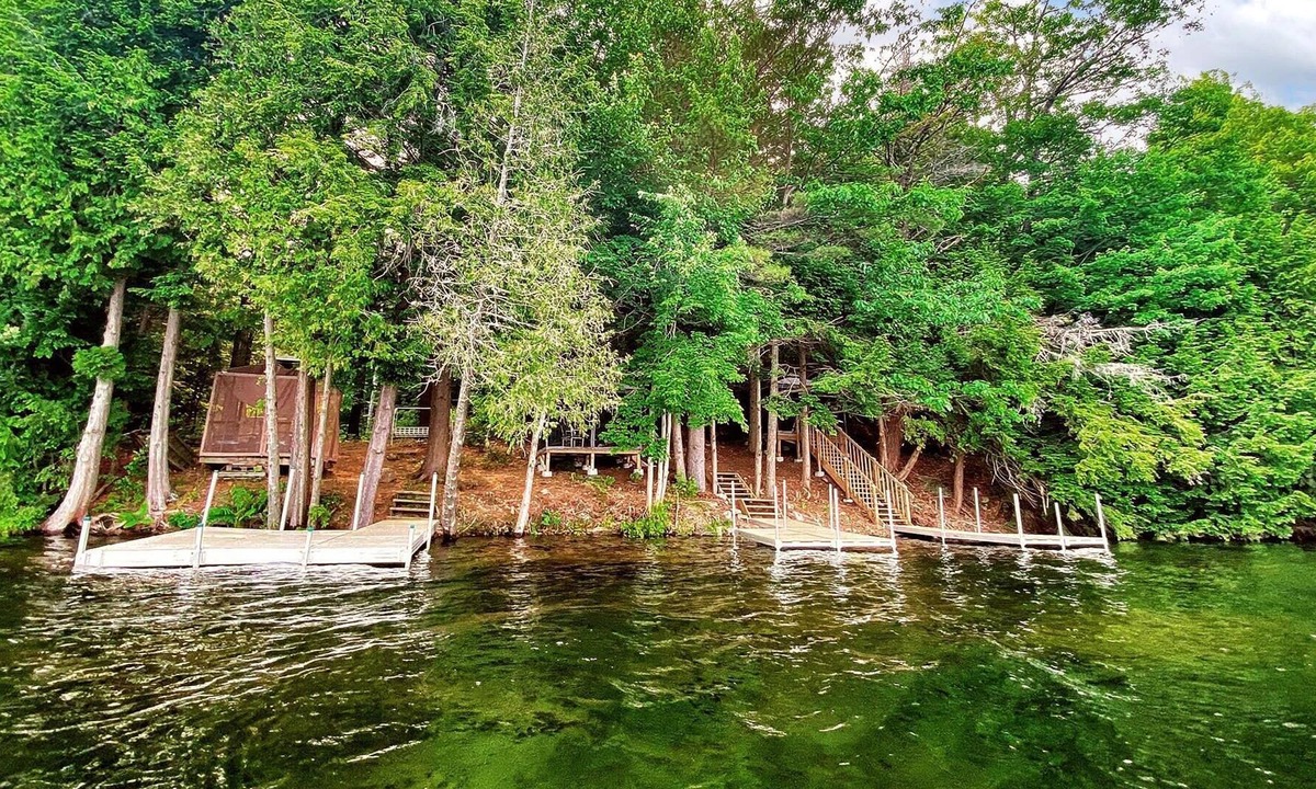 Minden Hills Cottage | Morden Main House on Moore Lake