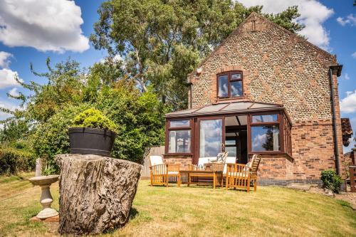 Horning House | Morea Cottage - 2 Bed - Hot tub